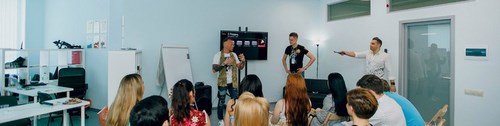 Логотип компании APPLE PIE SCHOOL, учебный центр